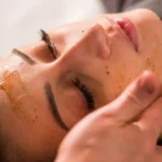 Limpeza de pele + Peeling de Diamante | 90 min | 1,5 créditos *
